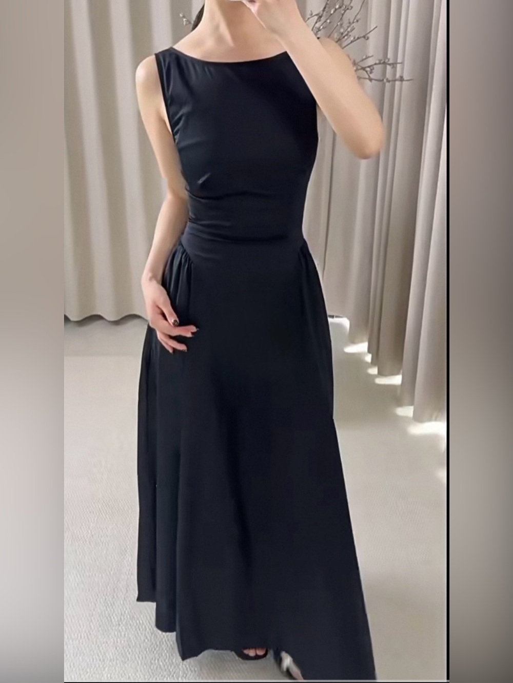 Stretch Cotton Sateen Midi Dress in Black
HELSA - Picture 6 of 6
